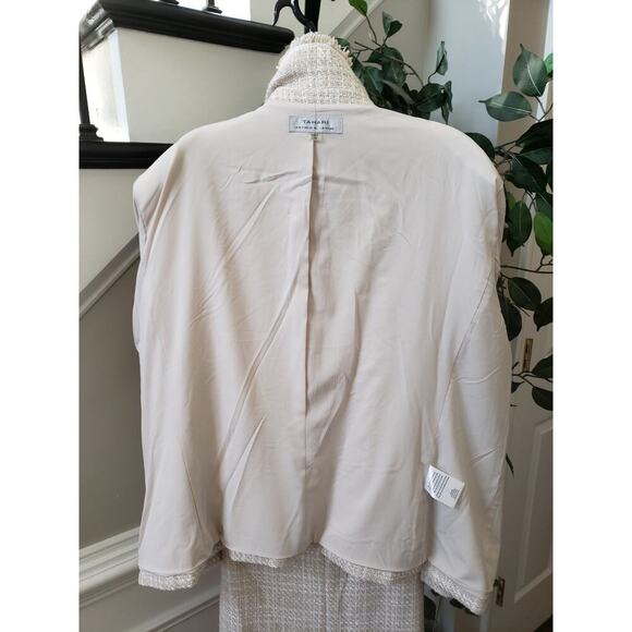 Tahari Arthur S. Levine Skirt Suit Set Womens 22W Beige Fringe Trim Notch Lapel - Picture 16 of 16